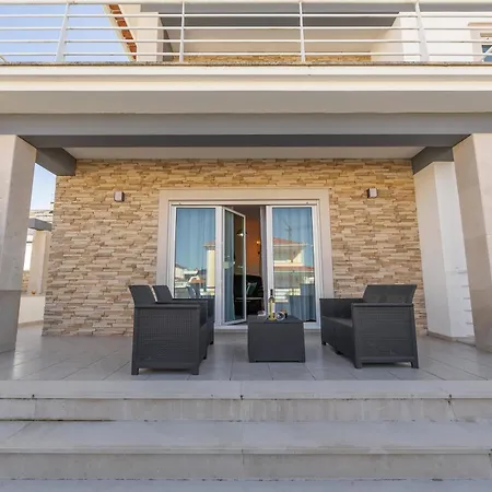 Oliveira Villa Nazare